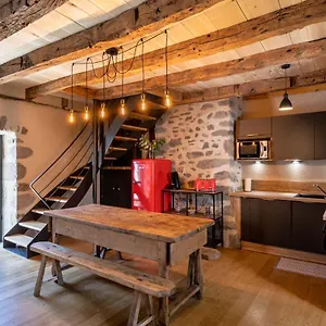  Hébergement de vacances Maison Typique Des Monts Du Cantal